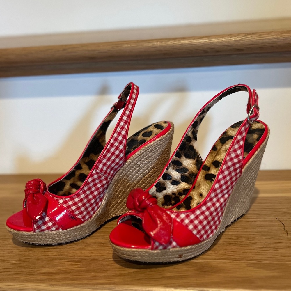 Bettie Page Ellie espadrille wedge. Picnic pinup moment red and white. Size 6.5.